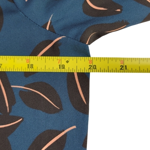 CAbi Shadow Leaf Blouse Size M Long Bell Sleeves V Neck Chiffon Pullover Relaxed - Picture 10 of 13